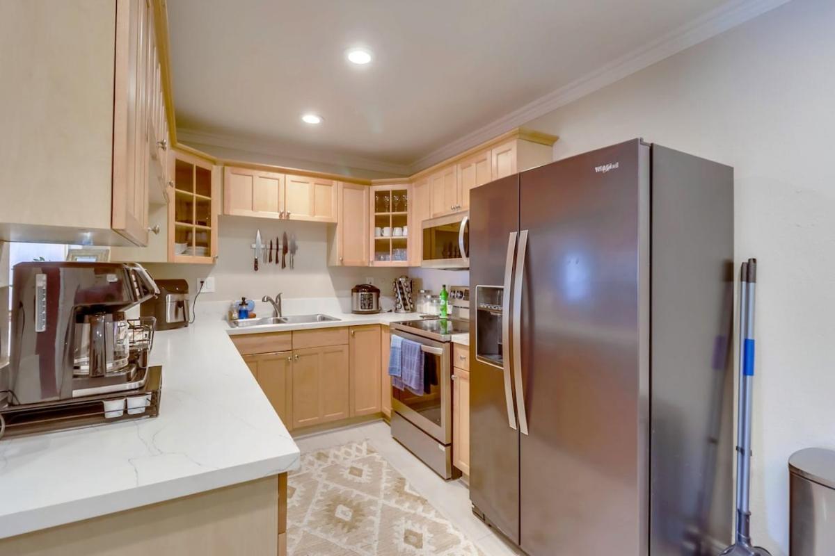 Entire Private 3-br Family Free Pool, Tub And Parking, Available Now Casa vacanze *